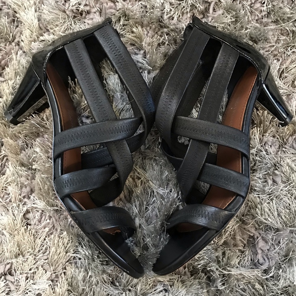 DONALD J PLINER- MULTI STRAP REAR ZIPPER CLOSURE HEELS 👠